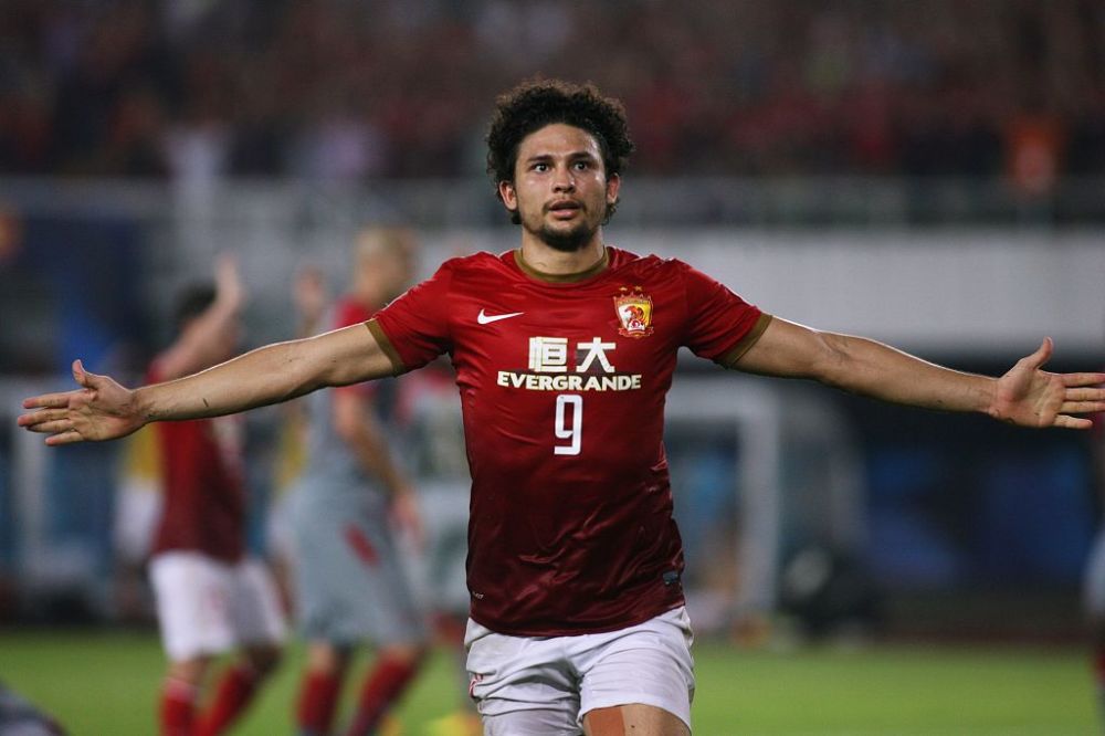 漠南朱雀队鏖战胶东战狼队，F1淘汰赛火力全开，转换速度占优。外援联手发威的简单介绍