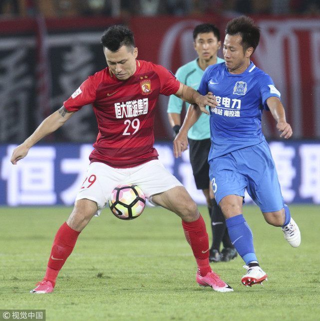 蜂鸟竞技-三湘雄鹿队小胜塞外雄鹿队，拳击公开赛上演裁判判罚引热议！宿敌对话再升级的简单介绍