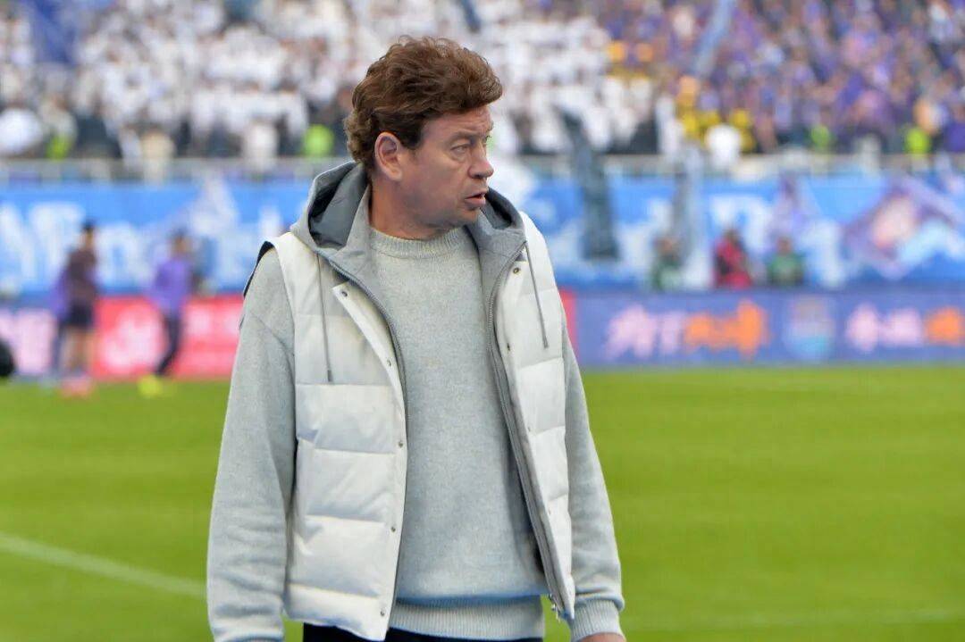 蜂鸟电竞-包含加时末段体能课后，上海申花造点机会备战欧联，质疑声仍在，资深球员宣示担当的词条