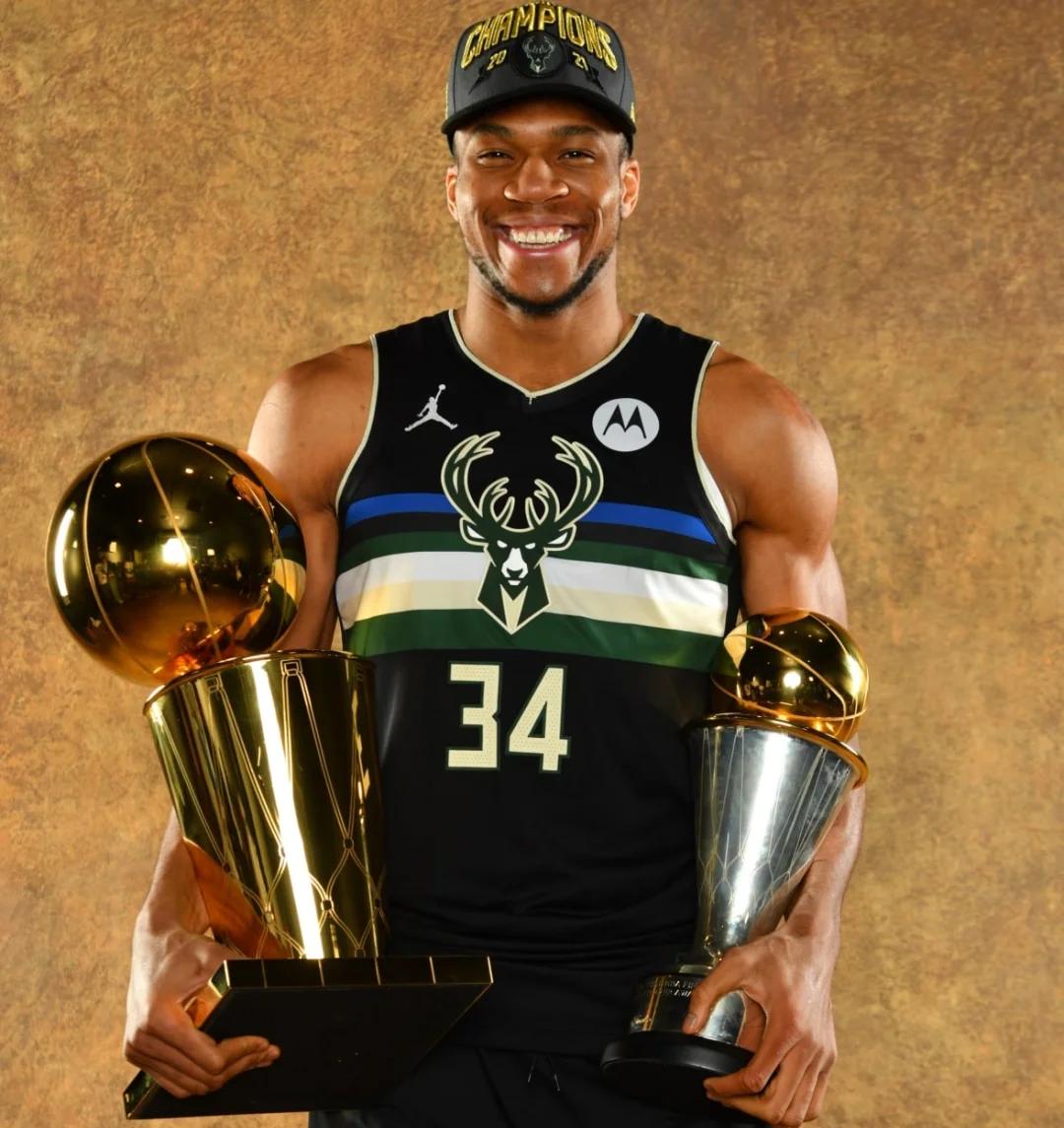 蜂鸟电竞-字母哥在加拿大队比赛中大胜，精彩发挥引发热议！的简单介绍