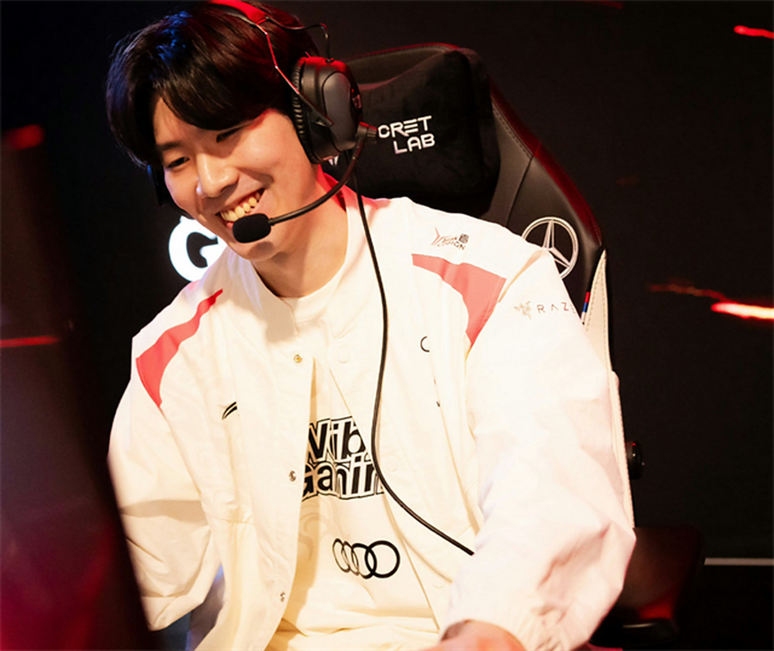 蜂鸟竞技-TheShy迎来七赛季高光表现，MAD球迷沸腾！的简单介绍