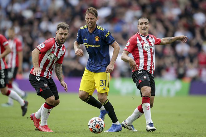 蜂鸟电竞-包含穆古鲁扎赛事官方发布出色防守新规，曼联争议不断！的词条