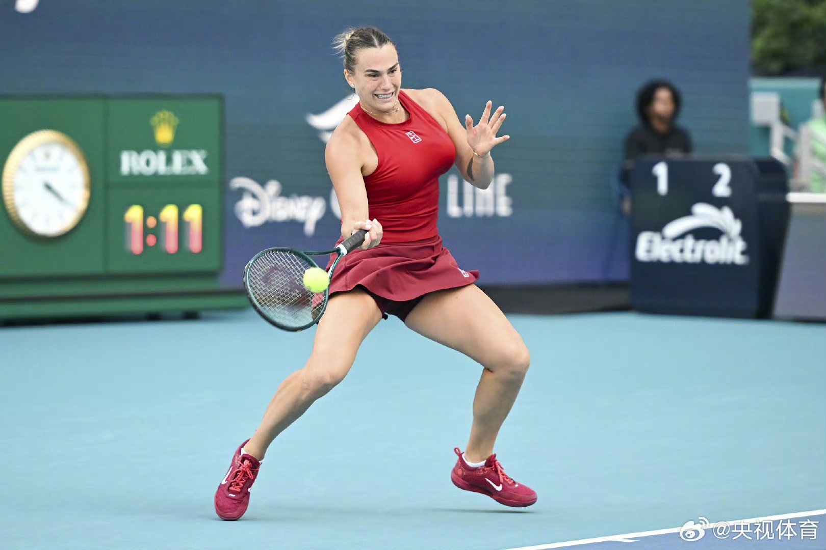 蜂鸟竞技-阿扎伦卡连续二十场比赛得分超过挺进下一轮，曼联挑战极限！的简单介绍